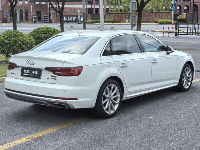 AUDI A4L 2019.10 2.0T 40 TFSI 39000KM
